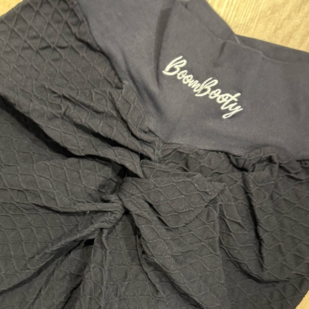 BoomBooty Black Textured Leggings Small EUC